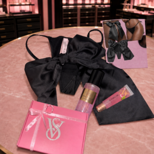 💝Подаръчен комплект Спрей за тяло💗Velvet Petals § Прашки § Гланц § Кутия💝