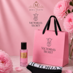 Подаръчен Комплект ✨ SPARKLE KISS Спрей за тяло Pure Seduction & Прашки & Торбичка